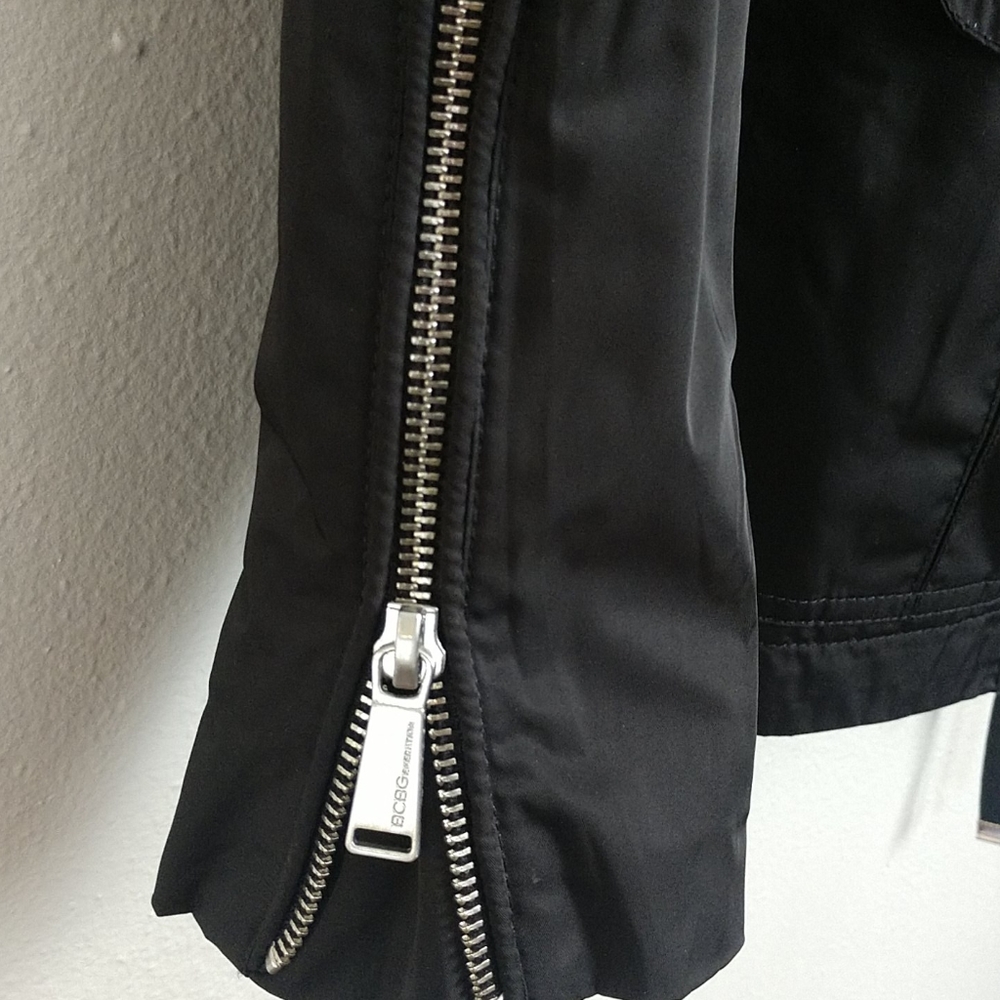Woman's jacket - Picture 3 of 8